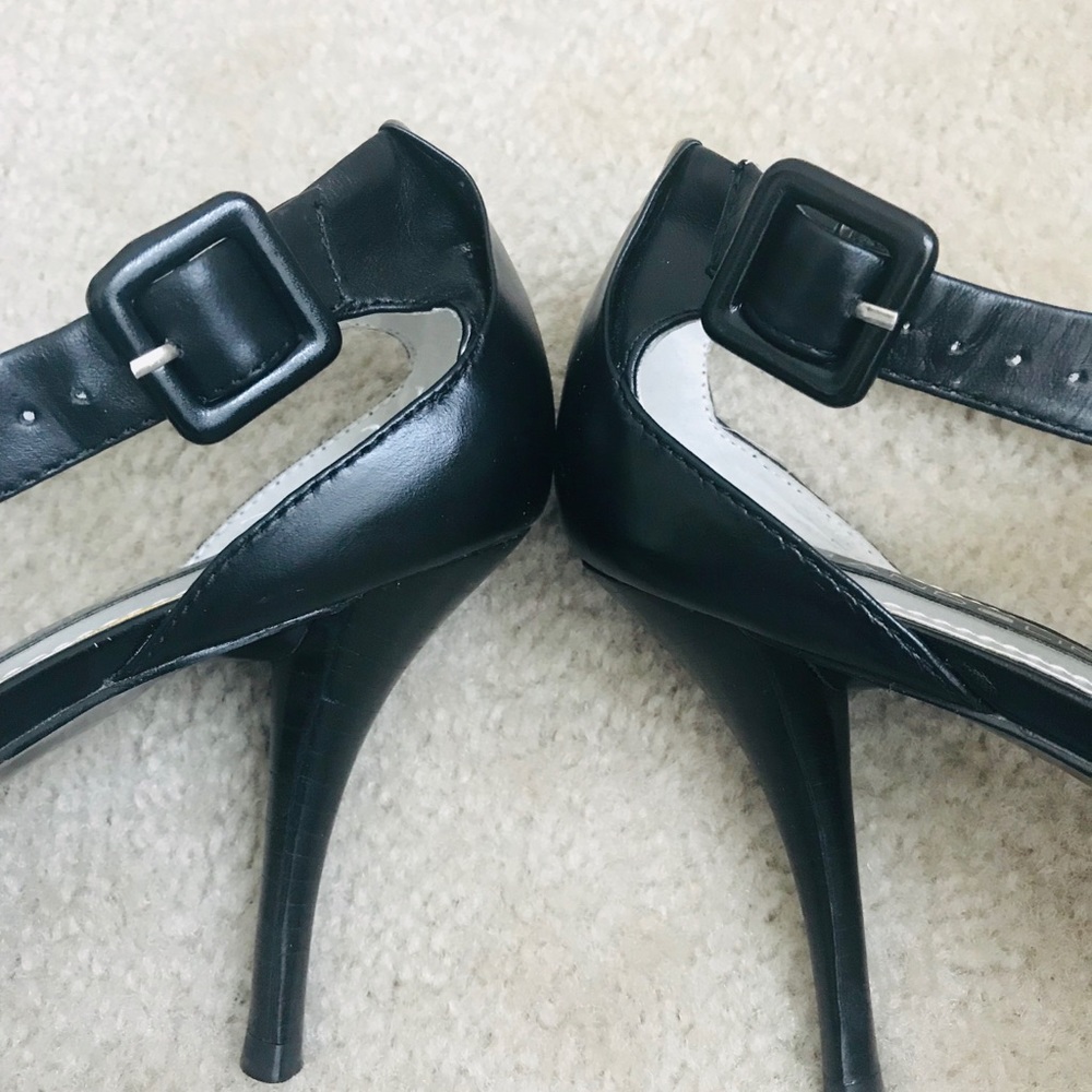 Bandolino T-Strap Heels - Picture 6 of 8